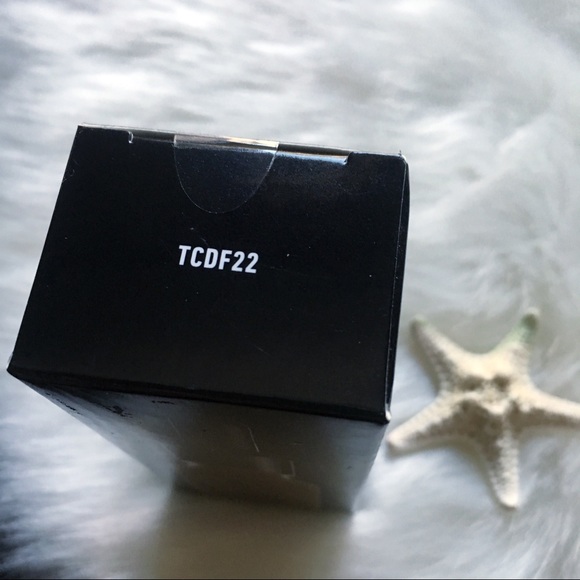 NYX MAKEUP Total Control Drop Foundation Deep Cool - Picture 8 of 8